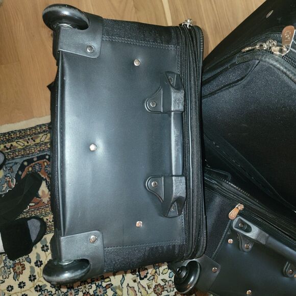 Luggage Set 3 cases MINT condition Pierre Cardin Premium Soft side Lightweight - Picture 2 of 16